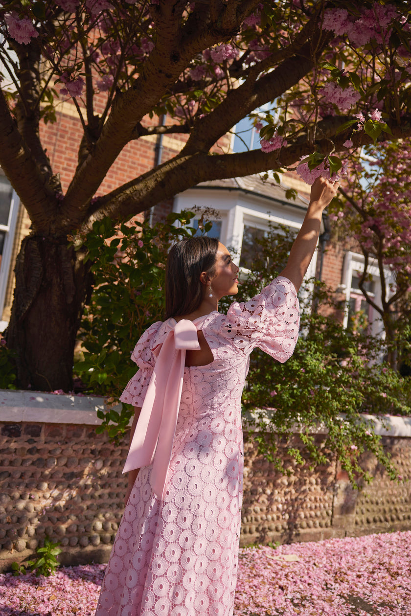 CALLIE LACE PUFF SLEEVE MIDI DRESS WTH BOW BACK - PALE PINK