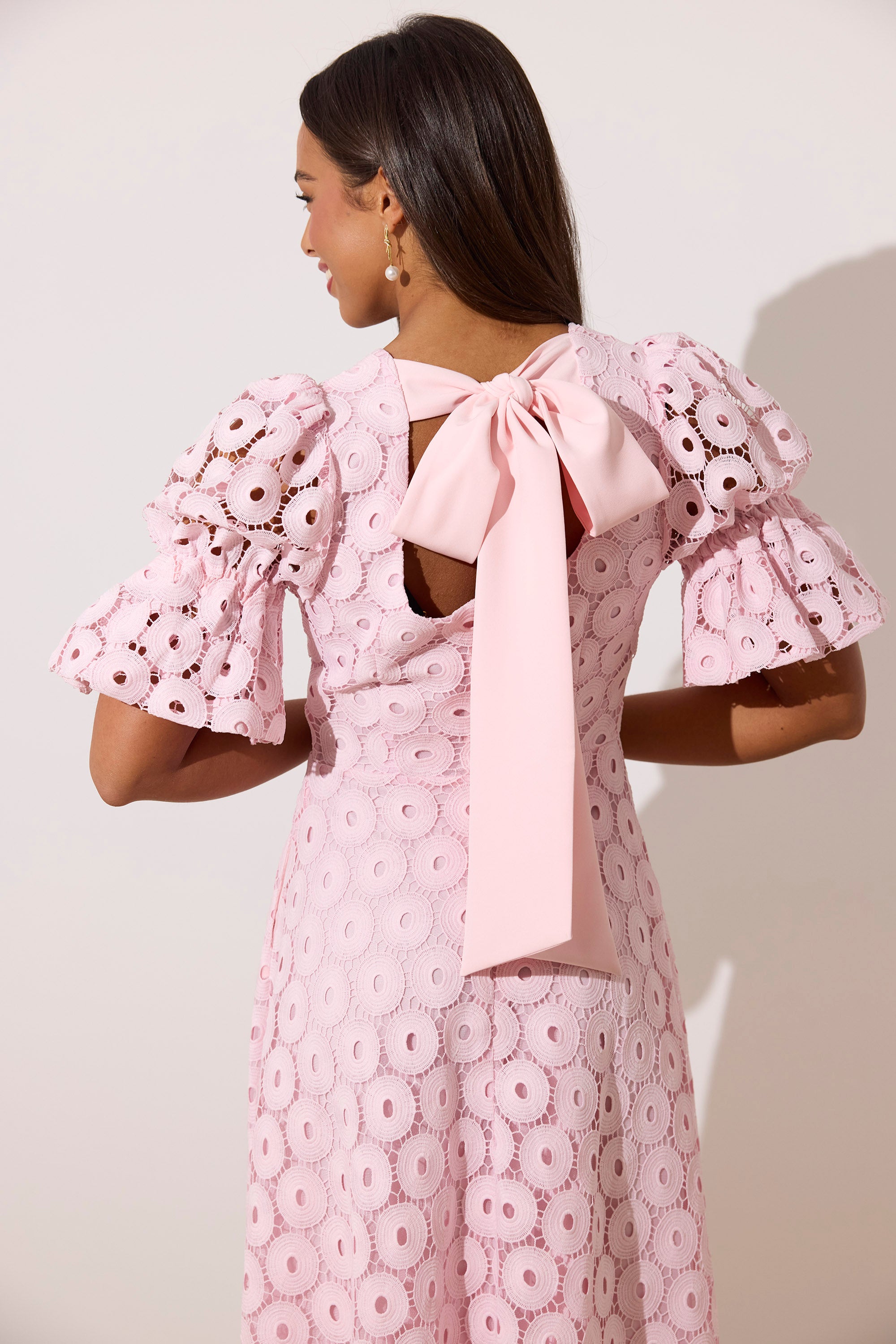 **PRE ORDER** CALLIE LACE PUFF SLEEVE MIDI DRESS WTH BOW BACK - PALE PINK