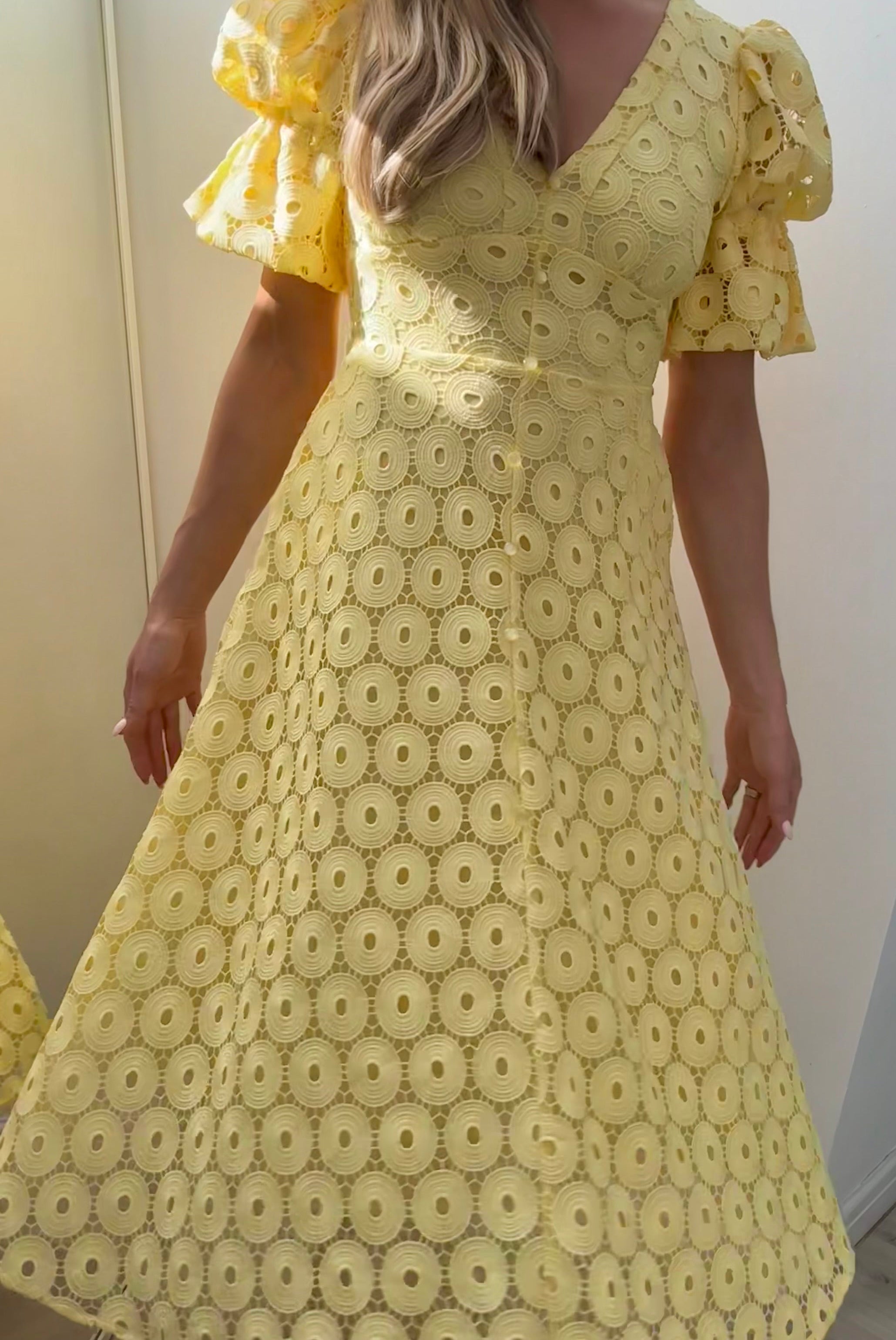 CALLIE LACE PUFF SLEEVE MIDI DRESS WTH BOW BACK - LEMON YELLOW